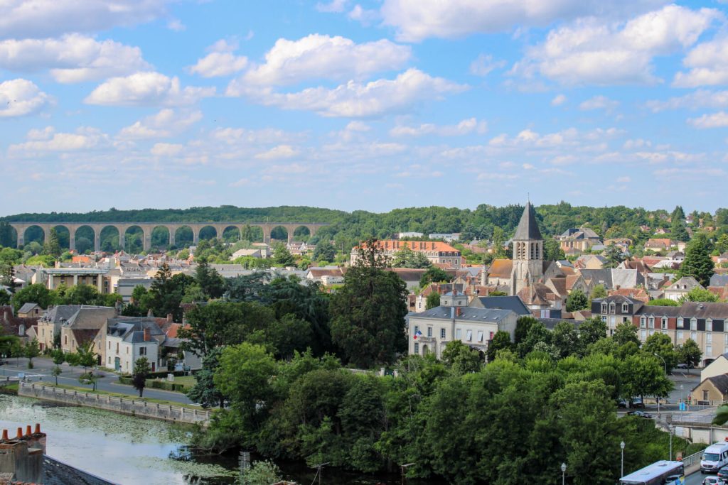 Vue de hauteur sur la ville de Le Blanc et son viaduc