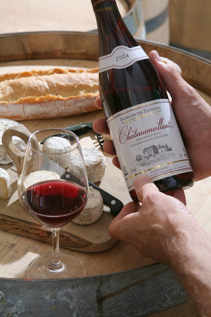 Bouteille de vin de Châteaumeillant ©Studio Pixel