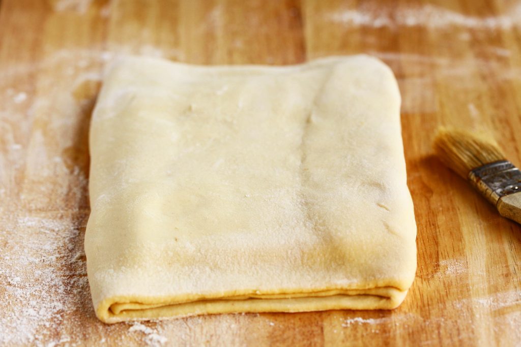 Préparation pâte feuilleté pour la galette aux pommes de terre