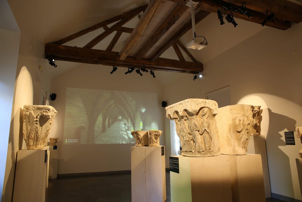 Projection 3D de l'abbaye et vestiges dans le musée - ©A2I