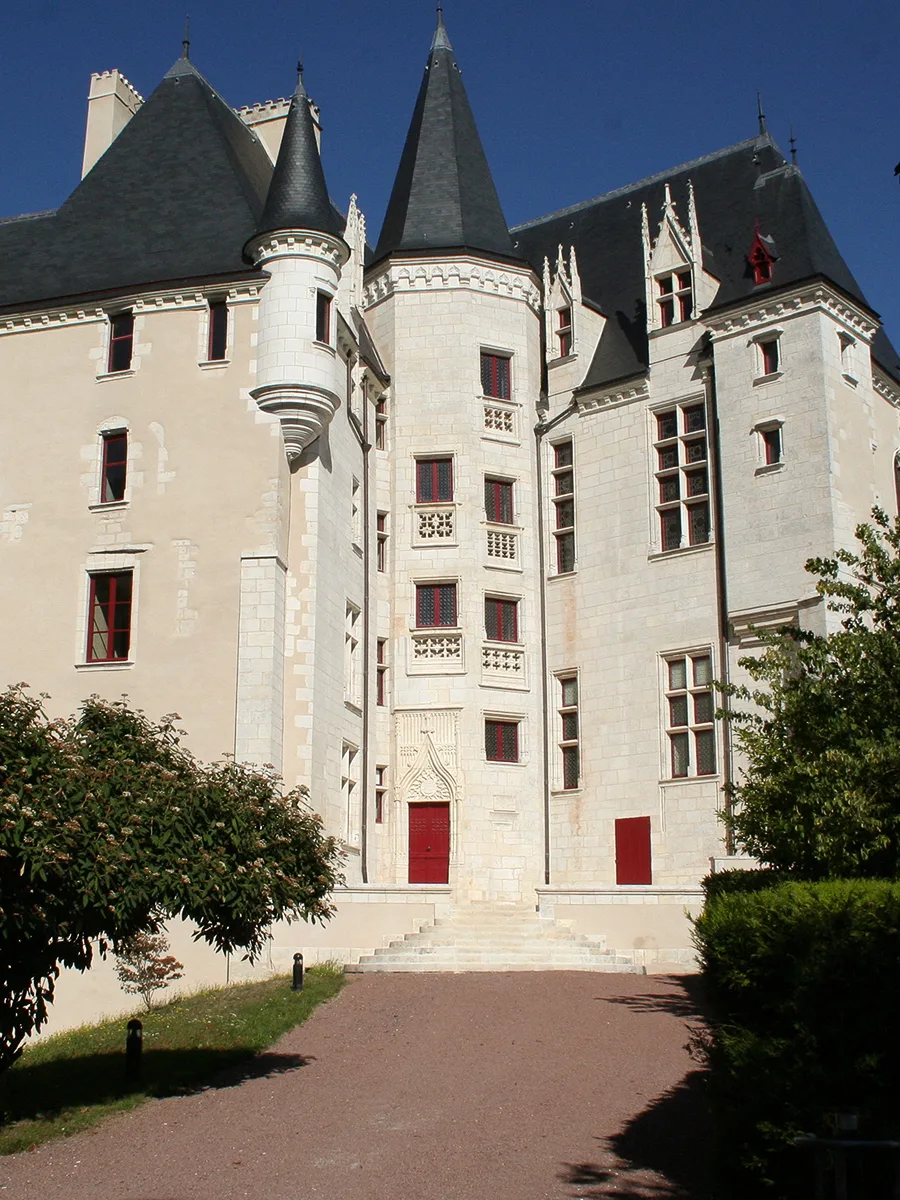 cour-chateau-raoul.webp