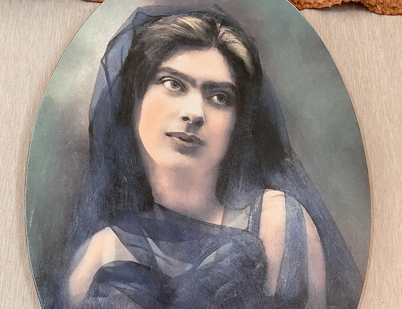 À la rencontre de Sarah Caryth : découvrez le Manoir des Fauves