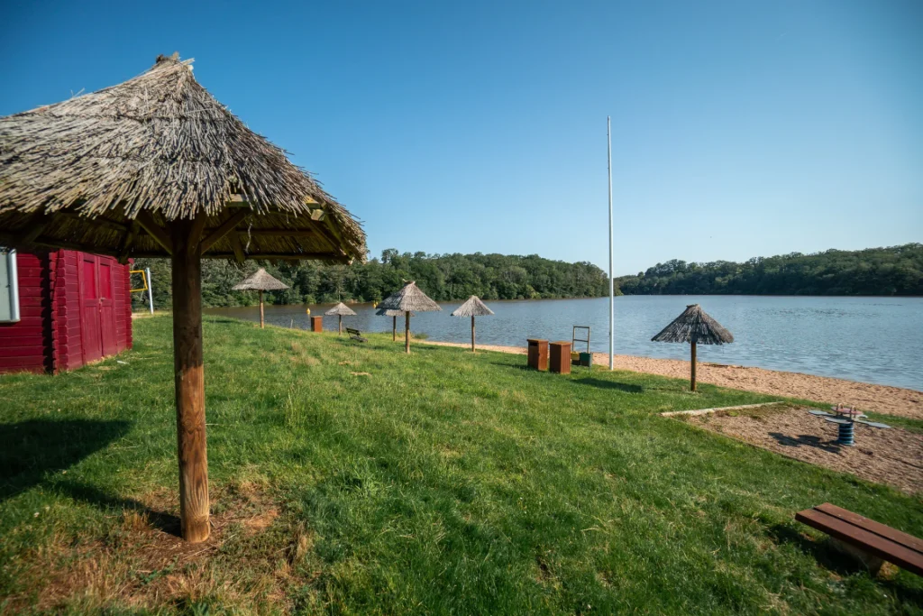 Plage du Lac de Sidiailles