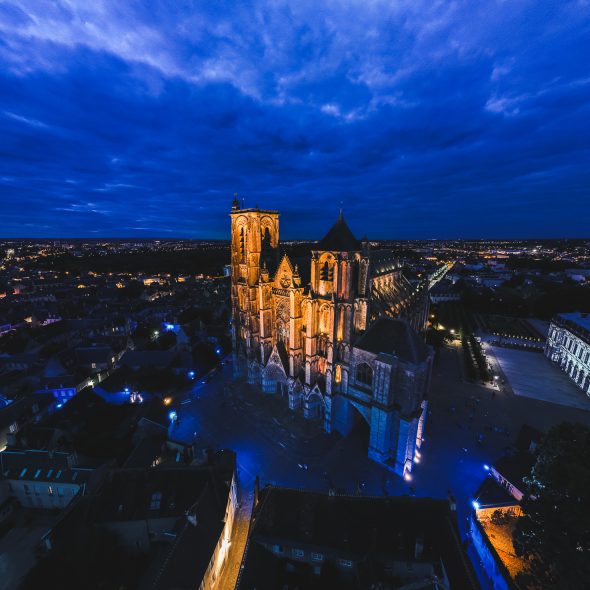 La Cathédrale de Bourges vue de nuit© Ad2T