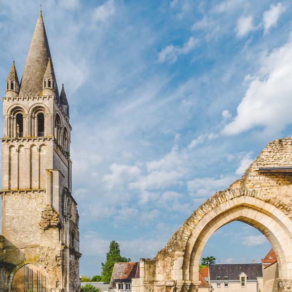 clocher et vestiges de l'abbaye - ©Lezbroz