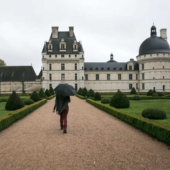 6 bonnes raisons de (re)visiter la Roseraie et les Chartreuses du Château d’Ainay-le-Vieil